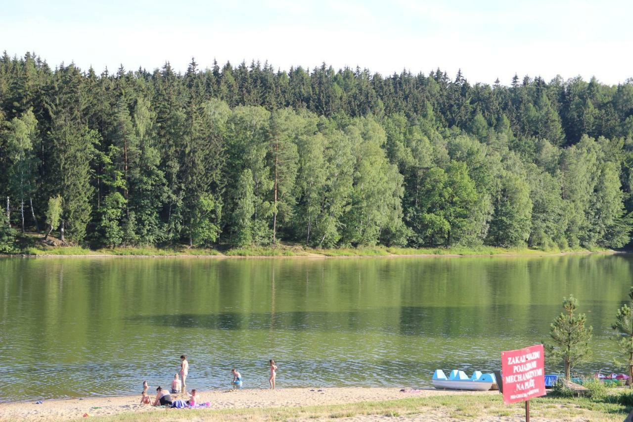 Domki Nad Jeziorem W Karlowicach Karlowice Eksteriør billede